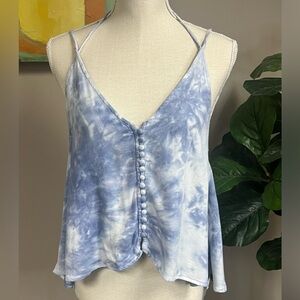 Lily Rain blue tie die sleeveless shirt. Size M